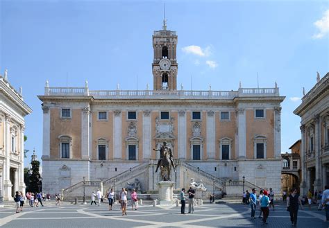 Palazzo senatorio glyph , occupies the southern side of the Capitoline Hill facing the Roman Forum with the large arches of the porticoed gallery